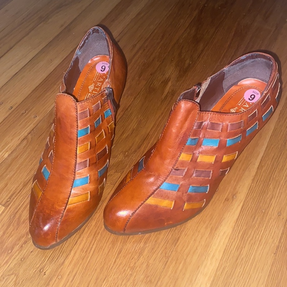 NWOT Spring Step L’ARTISTE Booties - SIZE 9/40